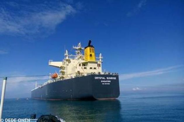 Ship leaking butane Ship leaking butane