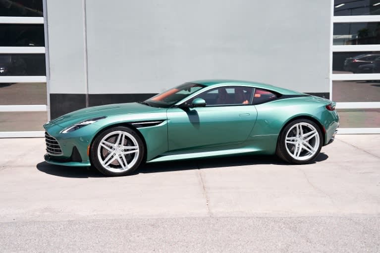 Aston Martin DB12