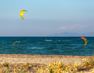 Kite control lesson at sunset at Aliki beach