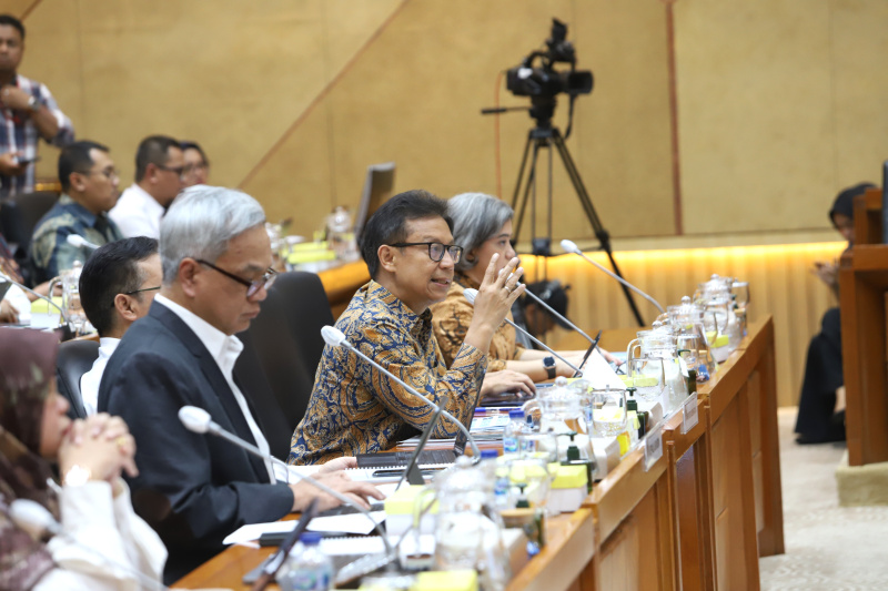 Budi Gunadi Sadikin ratas dengan Komisi IX DPR RI