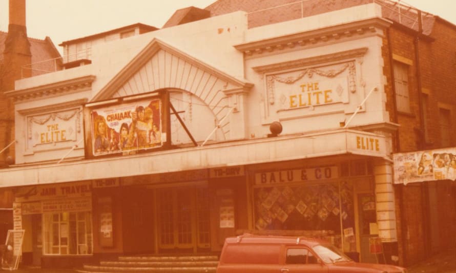 A photograph of the Elite cinema in 1974, with a big poster for 1973 Hindi film Chalaak out front.