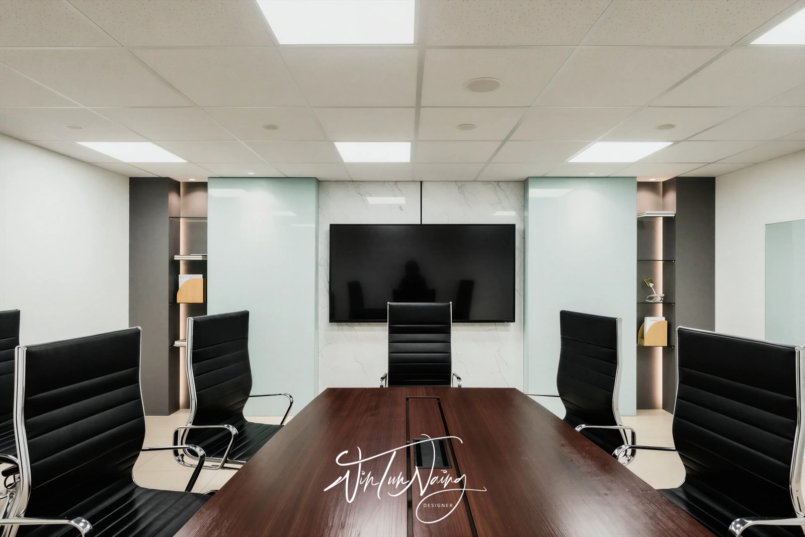 Ravenscroft _ Conference Room _ View 02