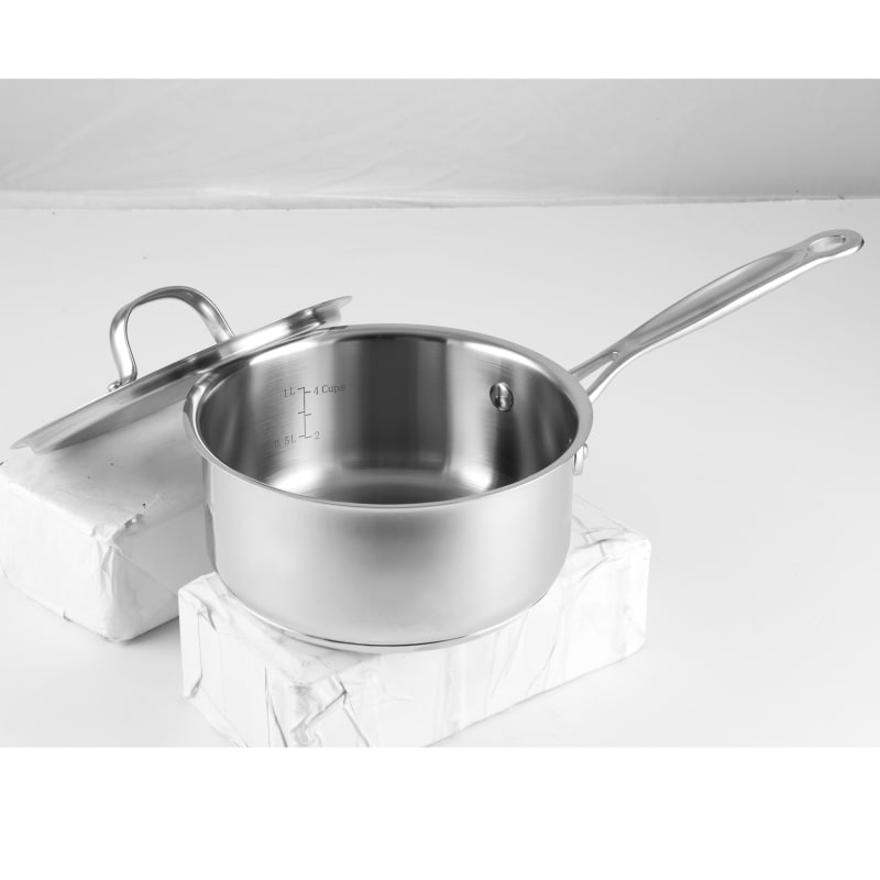 Cuisinart Chef's Classic Stainless Steel Mirror Finish Exterior 1 1/2-Quart Saucepan with Lid, Handle Is Wide and Easy to Grip