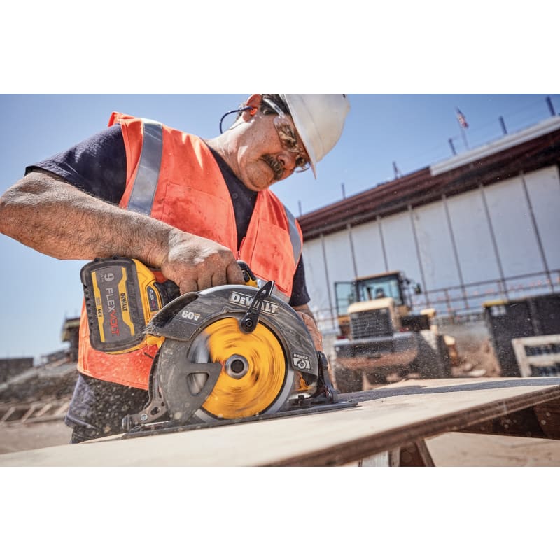 FlexVolt 60V MAX Brushless 7.25 in Cordless Circular Saw w Brake Kit by DEWALT at Fleet Farm