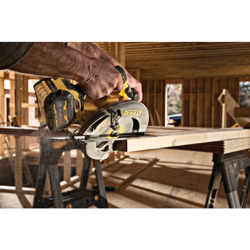 FlexVolt 60V MAX Brushless 7.25 in Cordless Circular Saw w Brake