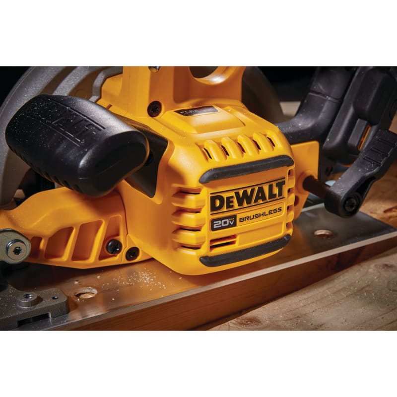 DeWalt 20V Max 7-1/4 Brushless Cordless Circular Saw w/ FlexVolt