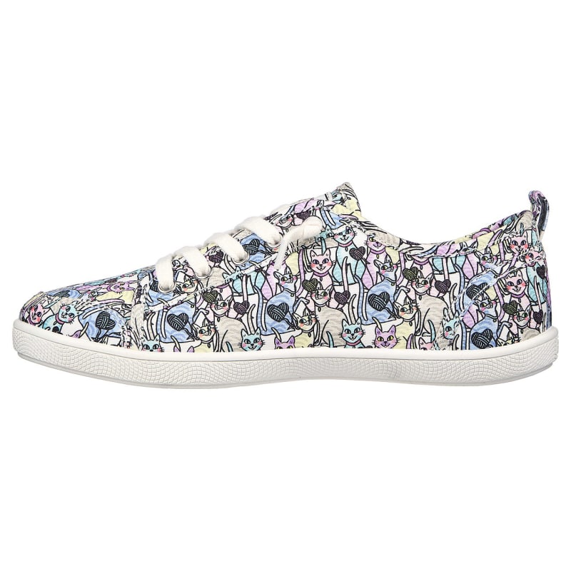 Skechers Women s Bobs B Cute Knitting Hearts Canvas Sneaker Size 7.5 White