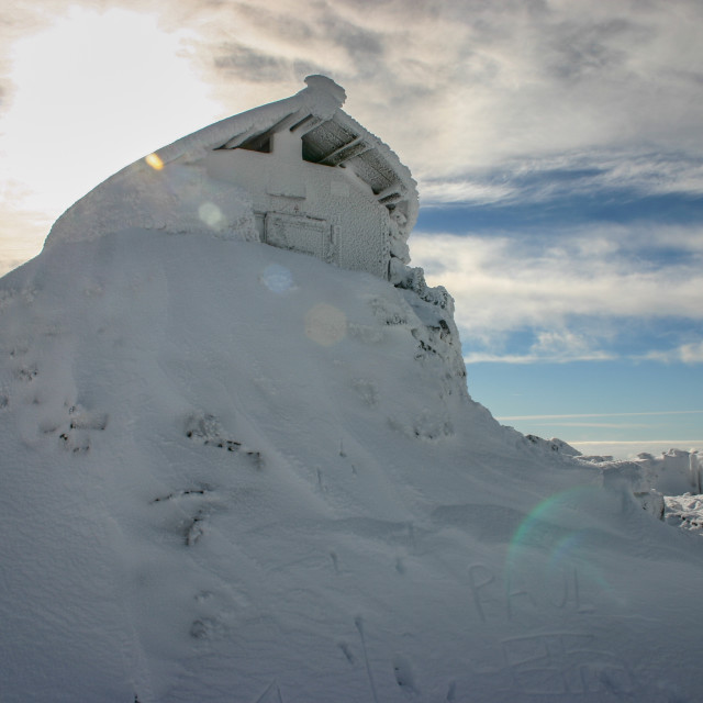 "Ben Nevis Summit Shelter in Winter" stock image