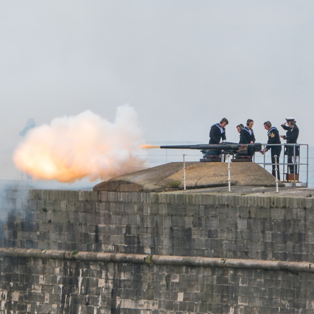 "Royal Navy returns South Korean salute" stock image