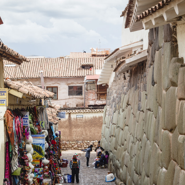 "Shops along the the Inca wall at Hathunrumiyoq Street, las piedras del los 12..." stock image