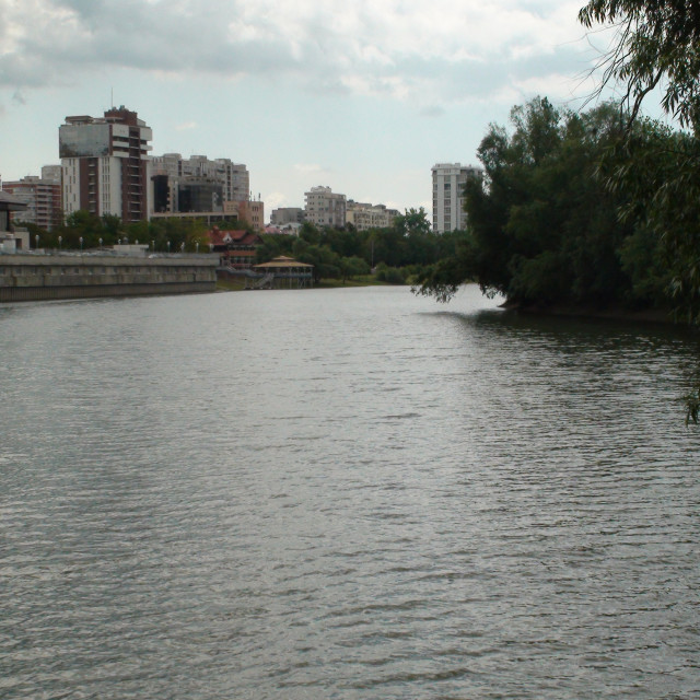 Берег кубани краснодар. Река Кубань Краснодар. Вид на реку Кубань в Краснодаре. Реки в Краснодаре названия. Район кожзавода Краснодар.