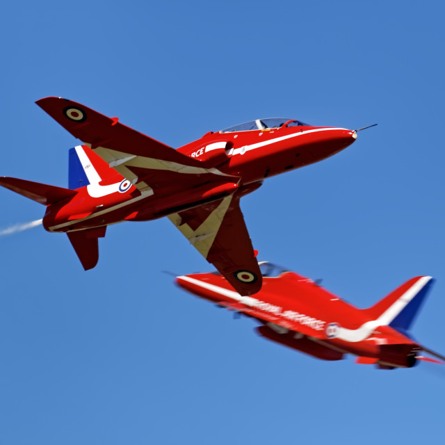 Raf красные. Aerobatic Team Red arrows. Red arrow самолёт. Raf yelowjaks Red arrows. Glory Red Raf.