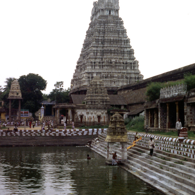 Kanchipuram 1996 The Sacred Tank Of The Varadaraja Perumal