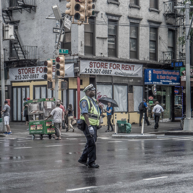 "NEW YORK CITY TRAFFIC COP" by JOHN MOUNT - $25.14 "NEW YORK CITY TRAFFIC COP" stock image