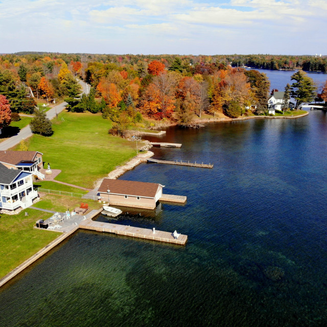"The aerial view of the waterfront homes with private docks surrounded by stunning fall foliage near Wellesley Island, New York, U.S.A" stock image