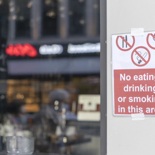 "sign at a Café "No eating, drinking or smoking in this area"" stock image