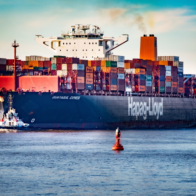 "Containerschiff Guaquil Express auf der Elbe" stock image