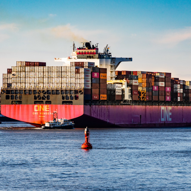 "Containerschiff One Humber auf der Elbe" stock image