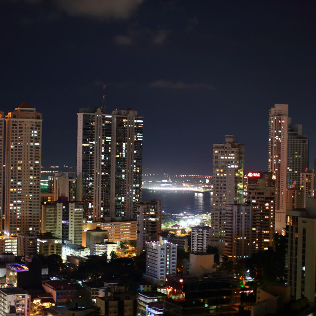 "ciudad de noche panamá" stock image