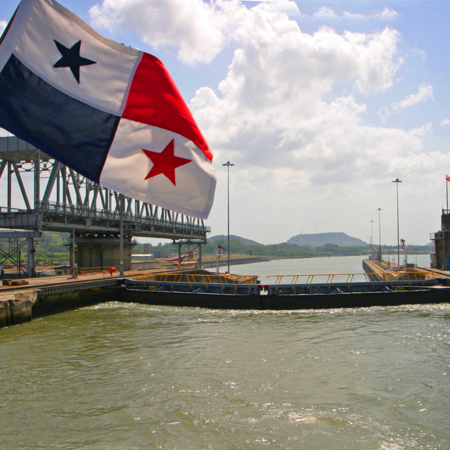 "La bandera de Panama como parte de todos los buques que pasan por el canal" stock image