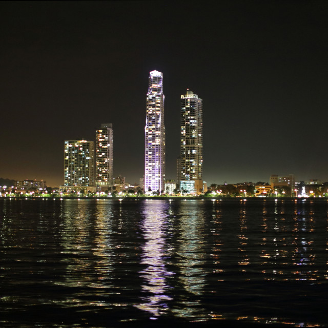 "fotografia nocturna de la ciudad desde la Bahia de Panama" stock image