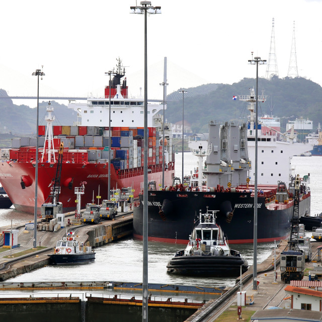 "Canal de Panama y barco de Contenedores" stock image