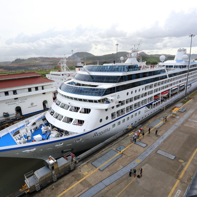 "Crucero Pasando Por el Canal de Panama" stock image