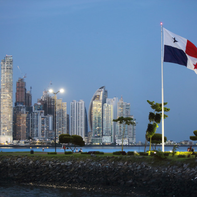 "Bandera con fondo de la ciudad" stock image