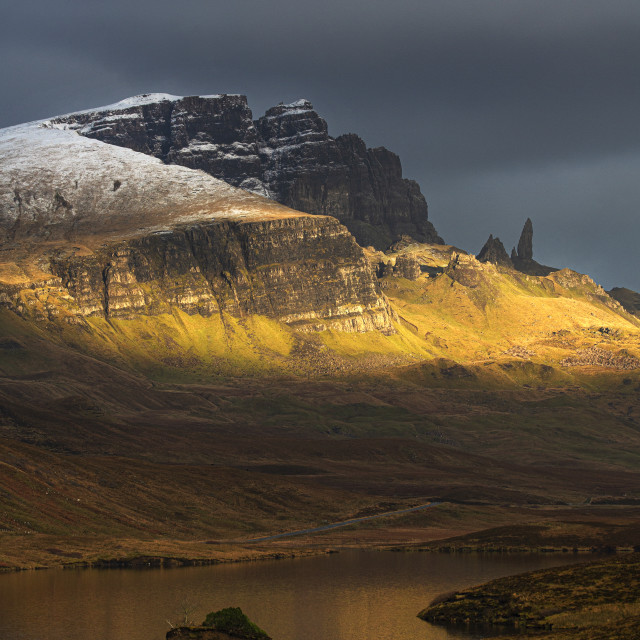 "Loch Leathan & The Old Man of Storr, Skye" stock image