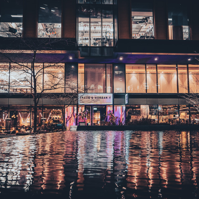 "Drake & Morgan at King's Cross Night" stock image