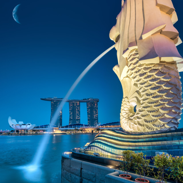 "The Merlion statue and Marina Bay Sands Hotel | Singapore" stock image