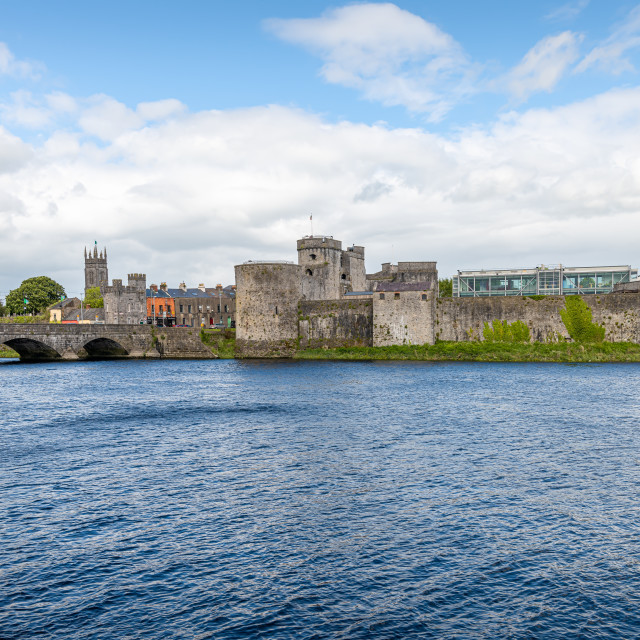 "King John's Castle and Thomond Bridge over the River Shannon, Limerick, Ireland" stock image