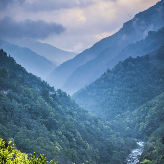 "HIMALAYA MOUNTAIN VALLEY" stock image