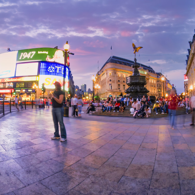 "PICCADILLY CIRCUS" stock image