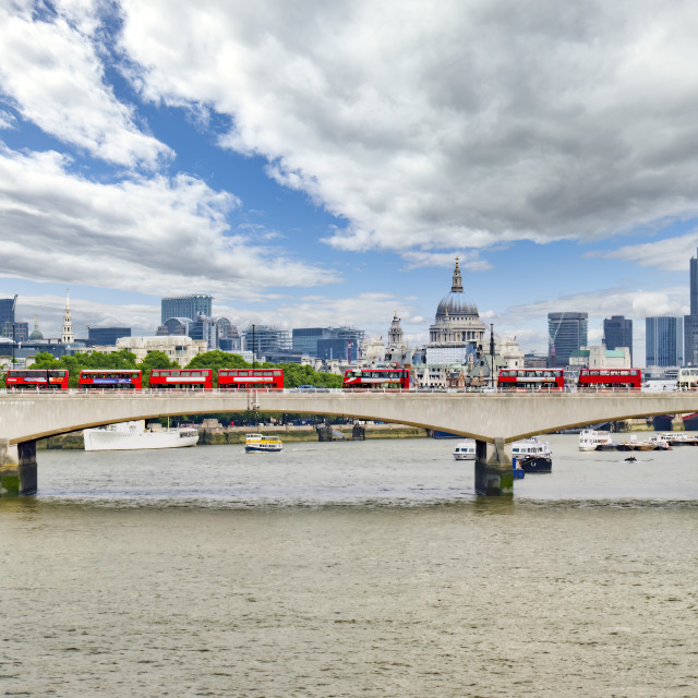 "RUSH HOUR ON WATERLOO BRIDGE" stock image