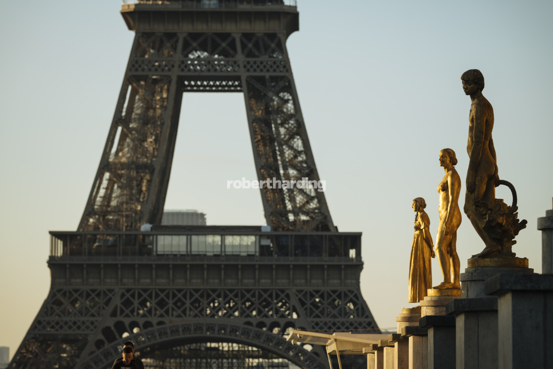 "Palais de Chaillot and Eiffel Tower, Paris, √éle-de-France, France, Europe" stock image