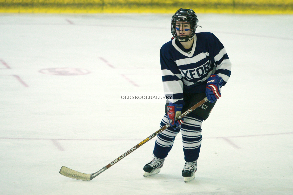 "Varsity Ice Hockey - Cambridge Women v Oxford Women (2013)" stock image