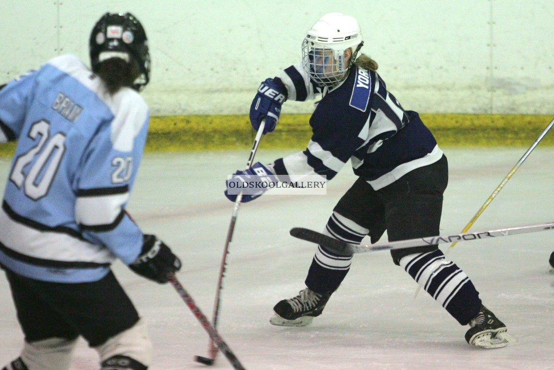 "Varsity Ice Hockey - Cambridge Women v Oxford Women (2011)" stock image