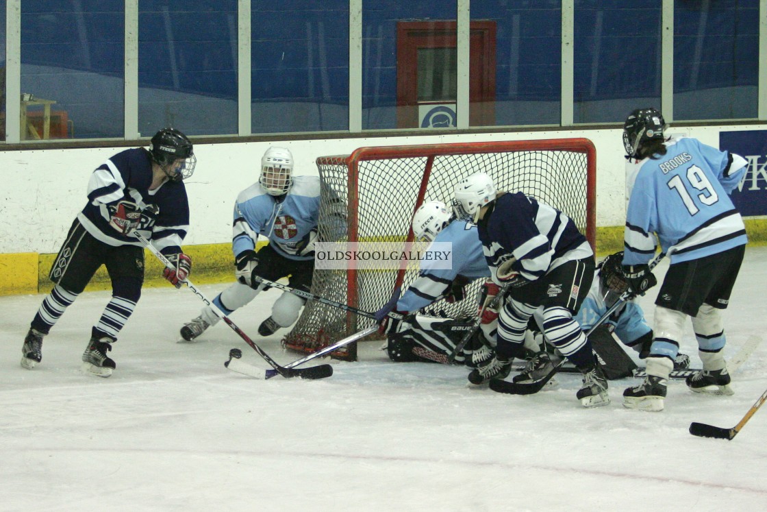 "Varsity Ice Hockey - Cambridge Women v Oxford Women (2011)" stock image