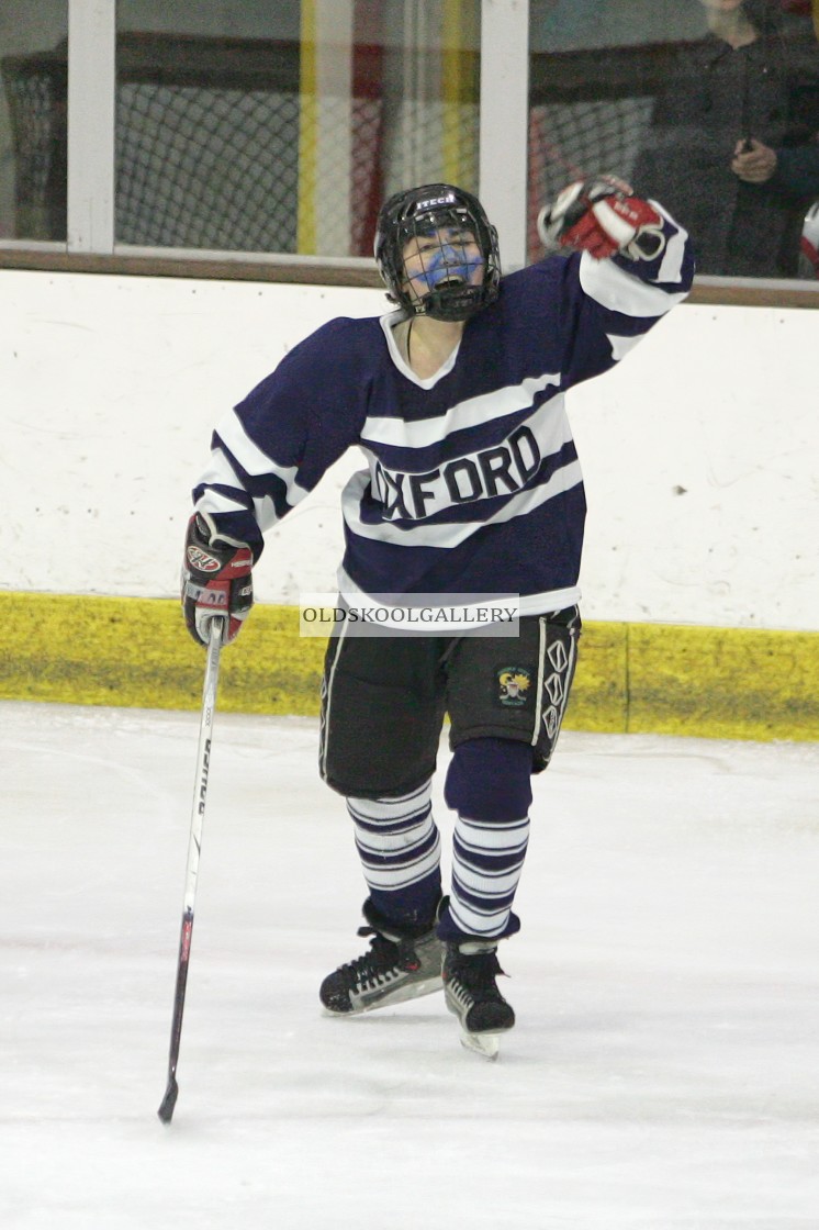 "Varsity Ice Hockey - Cambridge Women v Oxford Women (2011)" stock image