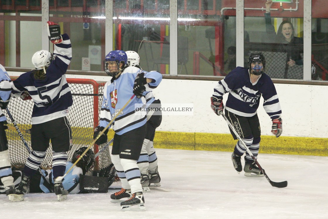 "Varsity Ice Hockey - Cambridge Women v Oxford Women (2011)" stock image