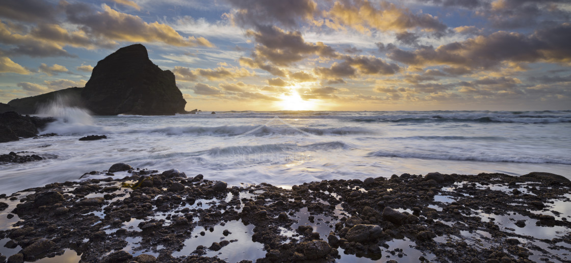 "Taitomo Island, Piha, Auckland, Nordinsel, Neuseeland" stock image