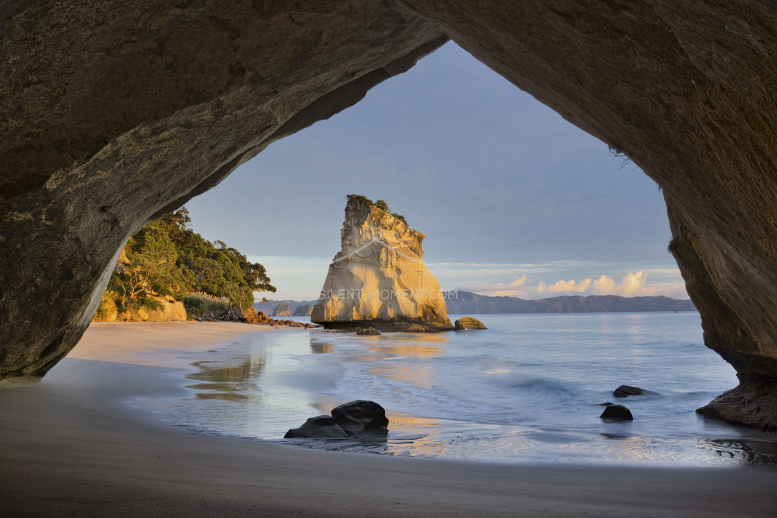 "Cathedral Cove, Hahei, Coromadel Peninsula, Waikato, Nordinsel, Neuseeland" stock image