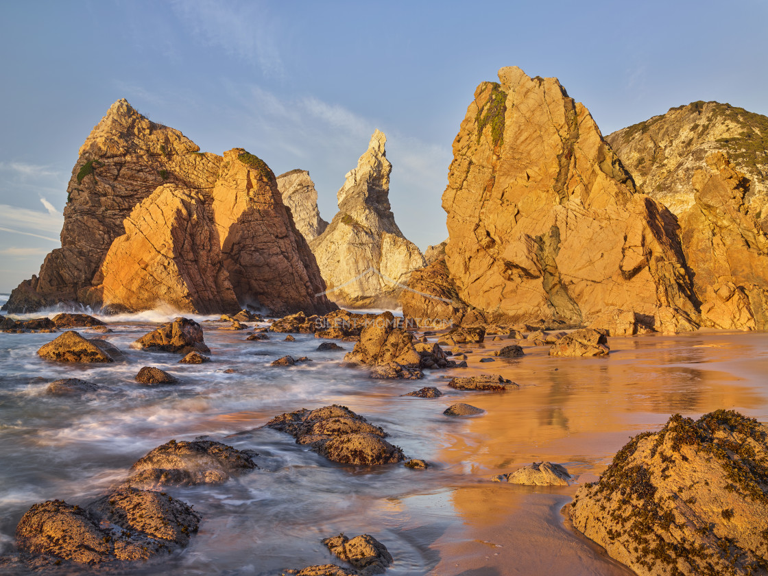 "Felsformation am Praia da Ursa, Portugal" stock image