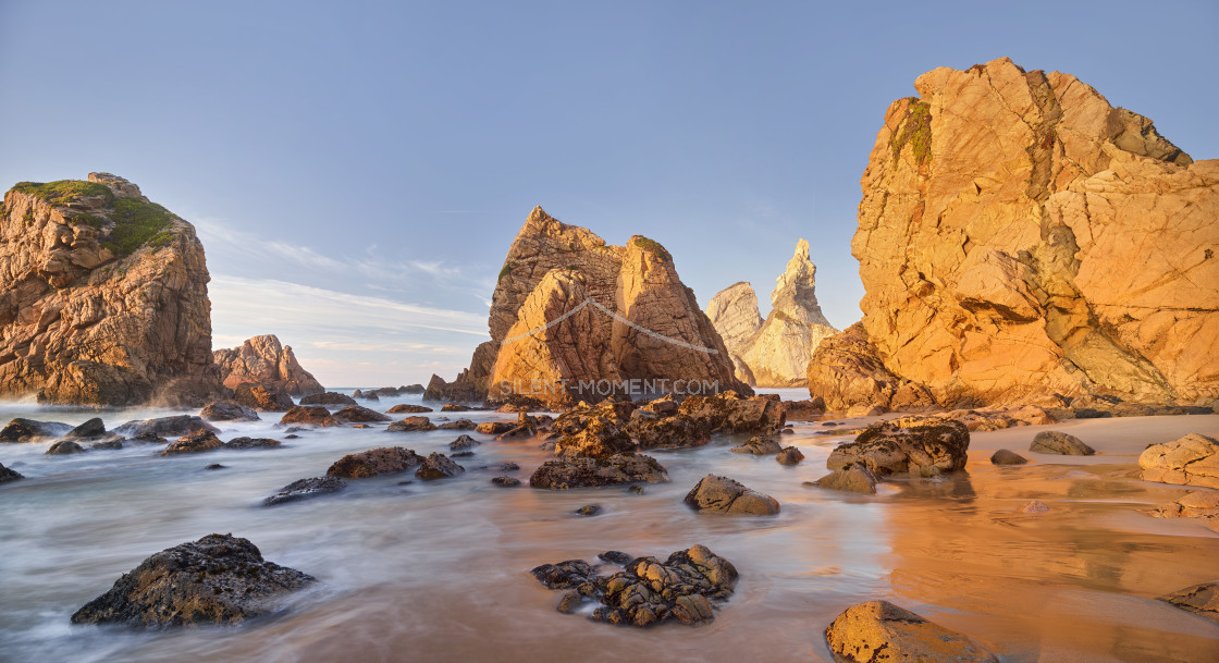 "Felsformation am Praia da Ursa, Portugal" stock image