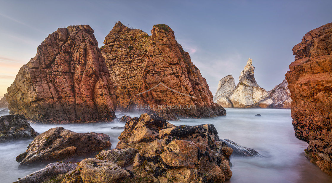 "Felsformation am Praia da Ursa, Portugal" stock image