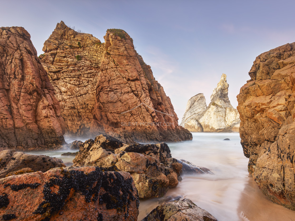 "Felsformation am Praia da Ursa, Portugal" stock image