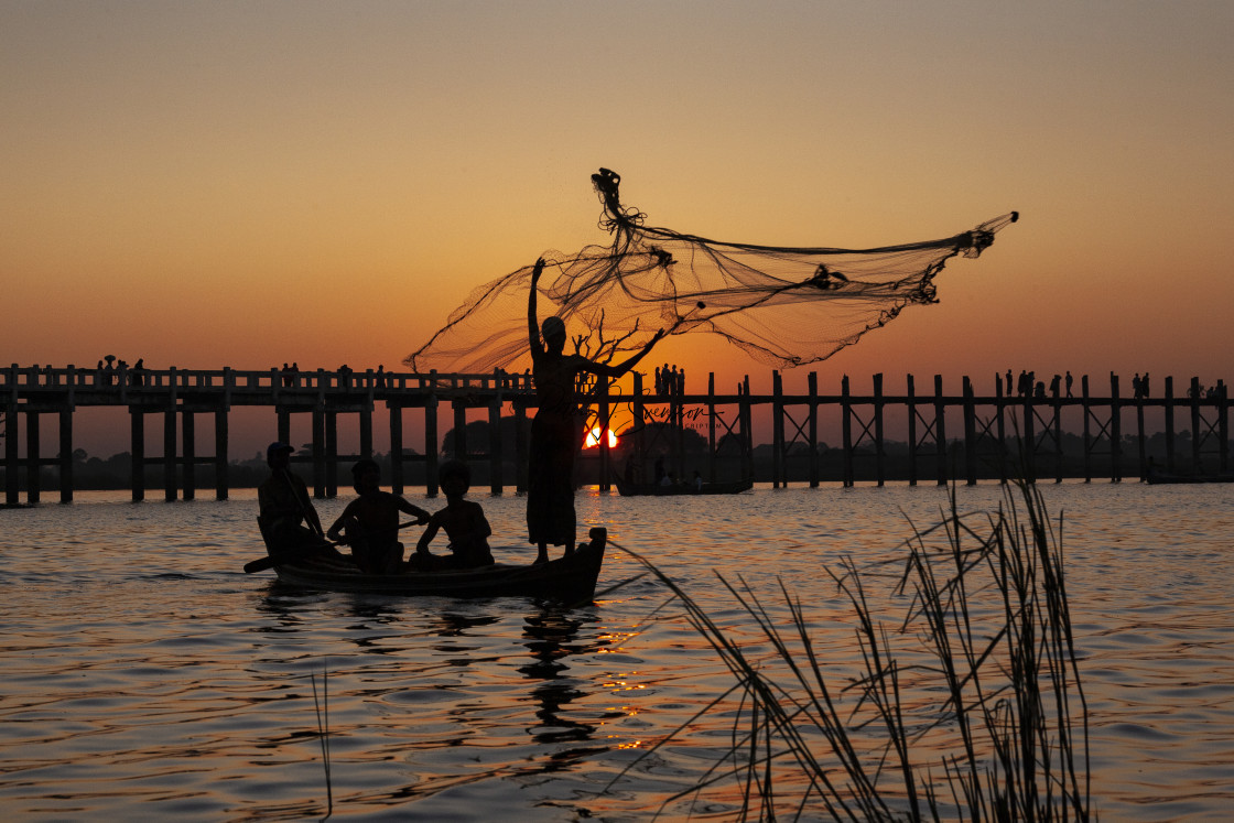 "0423 - Myanmar U-Bein bridge fishermen" stock image