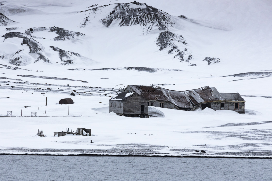 "0259 - Deception Island, Whalers Bay: what used to be the living and sleeping area." stock image