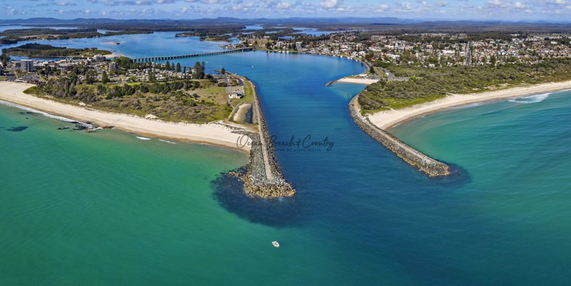 "FORSTER-TUNCURRY BREAKWALL 2" stock image